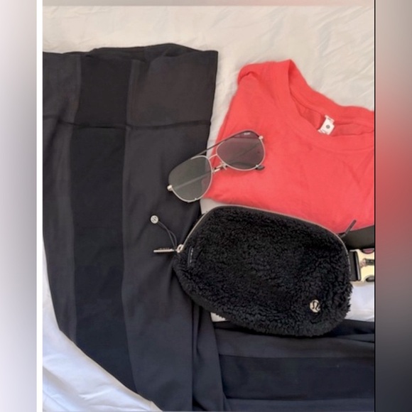 •LULULEMON/ Ribbed Black Leggings/6• - Picture 6 of 7